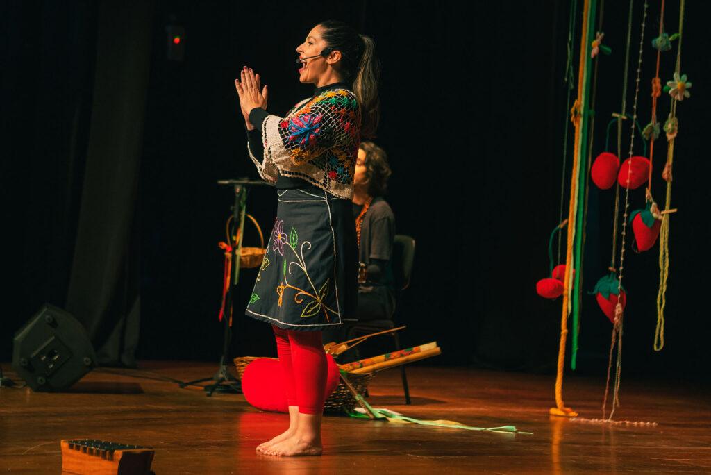 Fabiana Godoy faz apresentação de Ninho Musical